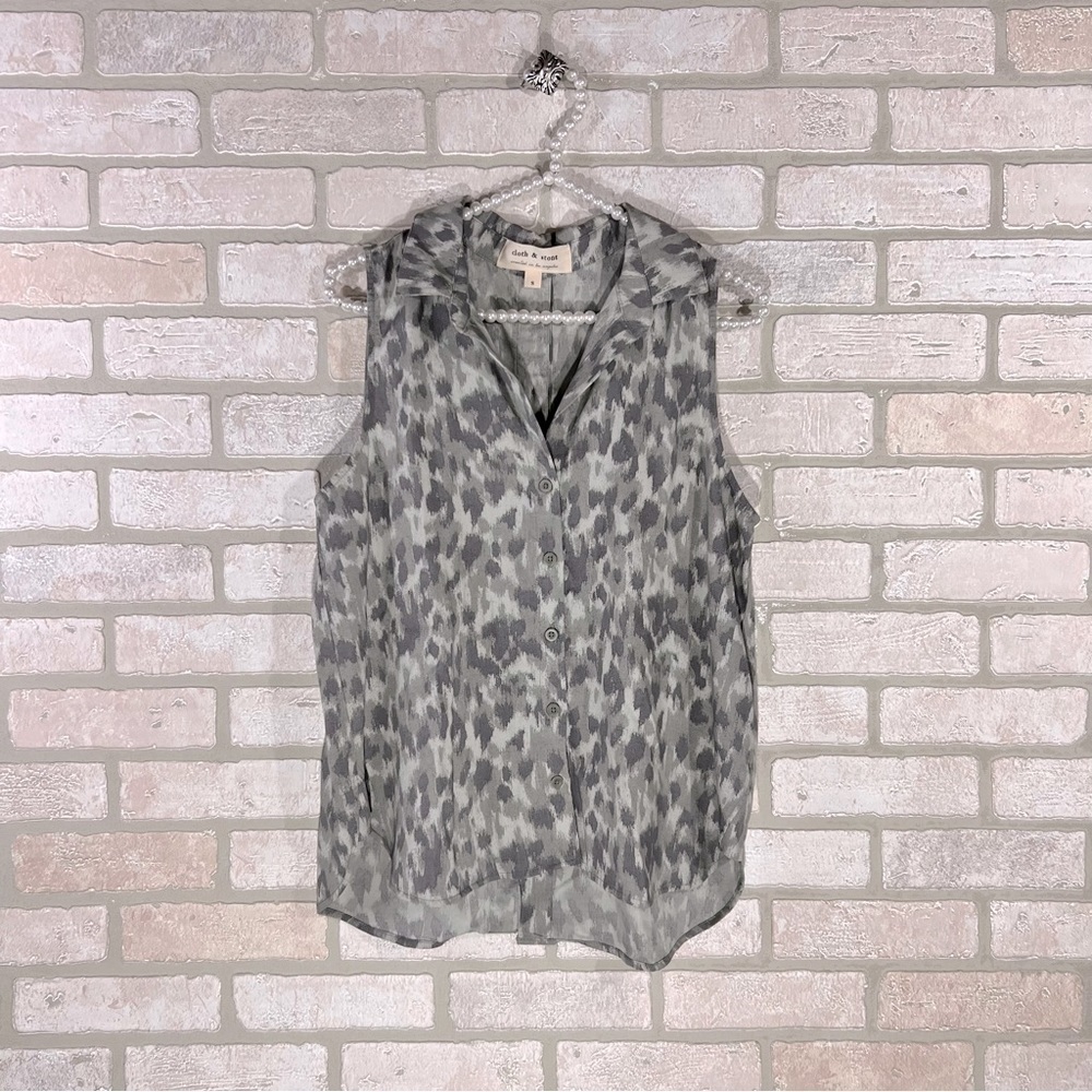 Cloth & Stone Leopard Print Split Back Sleeveless Top Size S - Picture 3 of 10